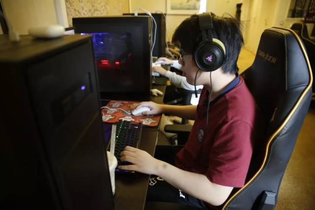 369 ：我想告诉Knight，他的冠军都是我带他赢的